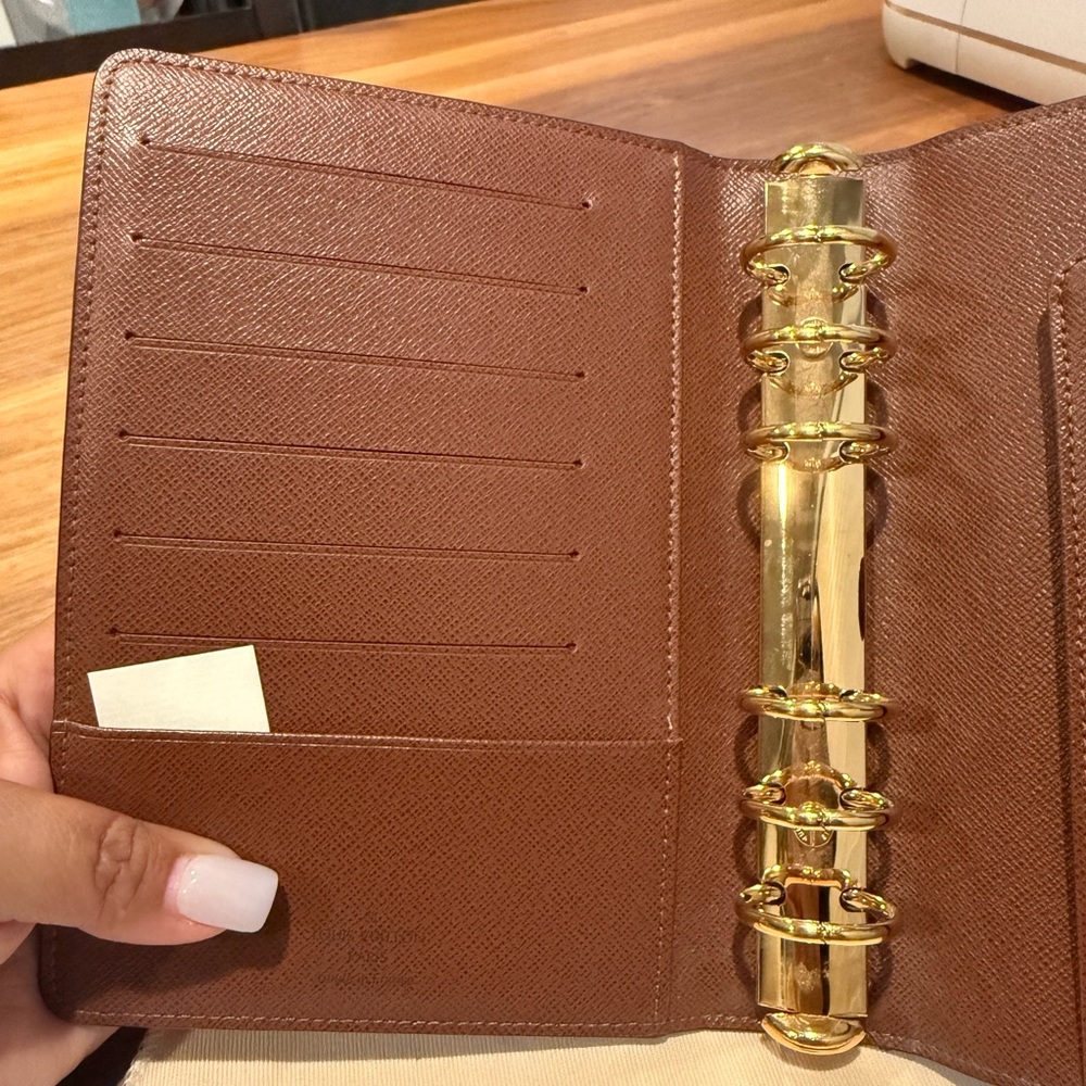 Louis Vuitton Medium Ring Agenda Cover - Picture 5 of 14